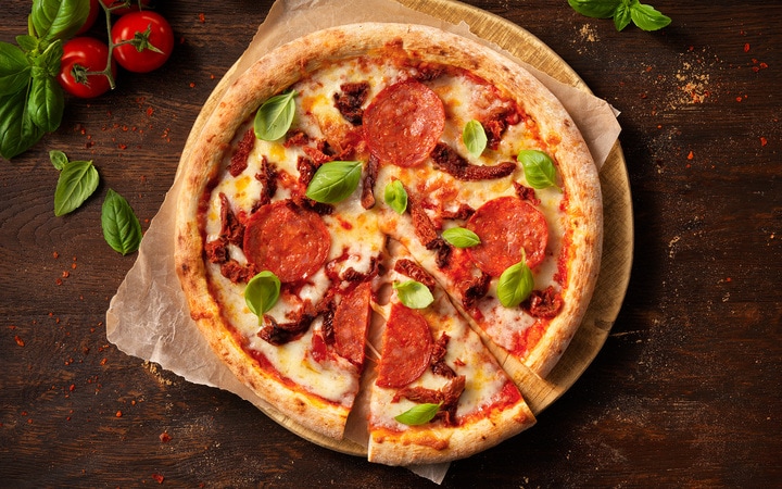 Pizza ventricina e basilico Pizza salami fumé et basilic (Numéro d’article 10407)
